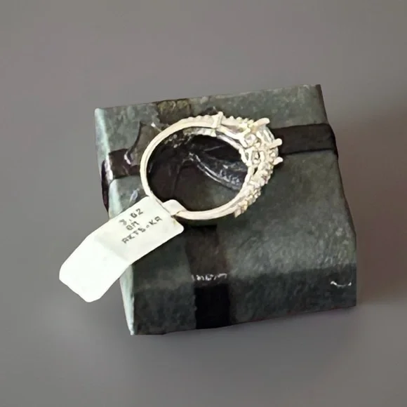 Sterling Silver 925 Ring with Cubic Zirconia size 7.5 - Picture 4 of 8